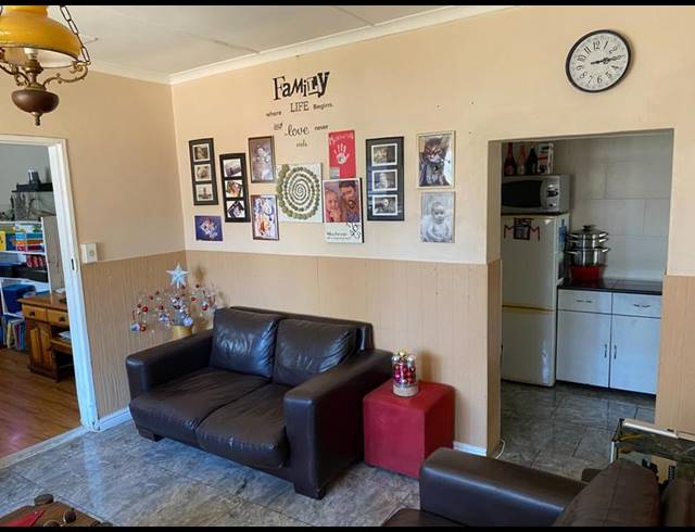 5 BEDROOM HOUSE FOR SALE IN SANDBAAI